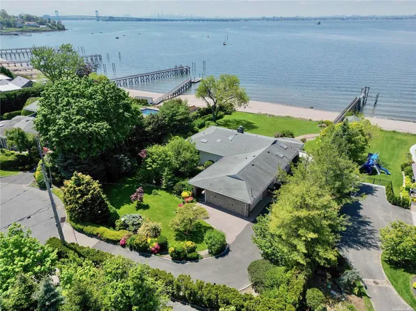 13 Locust Cove Lane, Great Neck, NY 11024