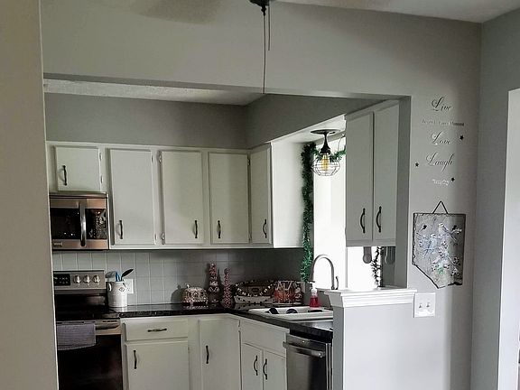 2nd image of 264 Congress St