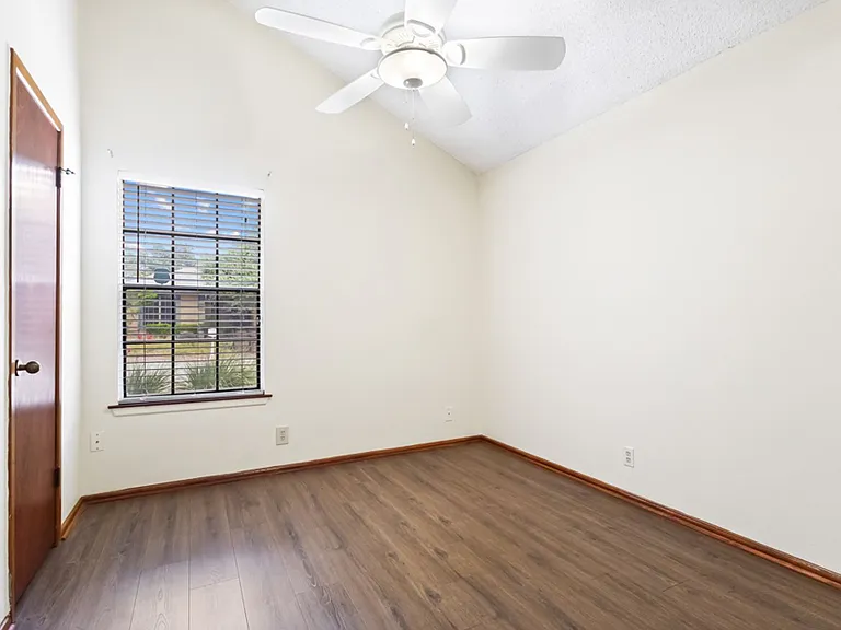 1514 Vista Hill St — Photo 16