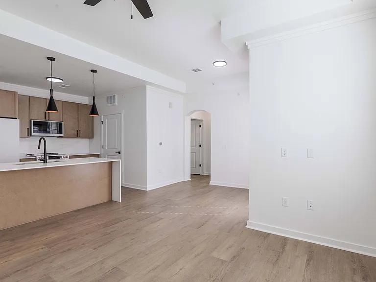 Five810 Southlands — Photo 9