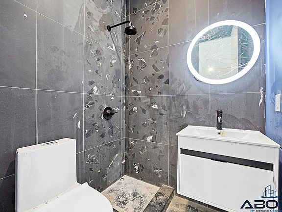 4th image of 391 Meeker Ave #1B