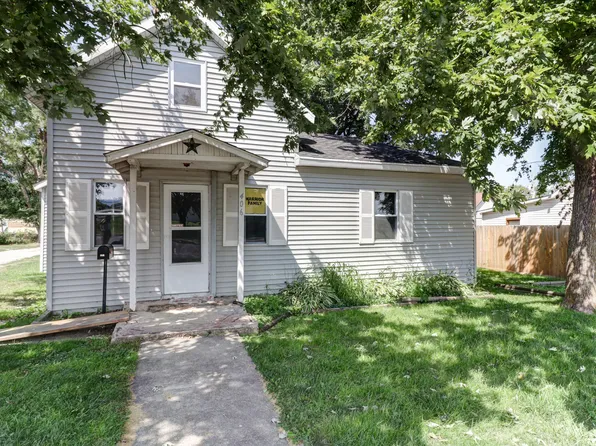 406 N Prairie St, Tuscola, IL 61953