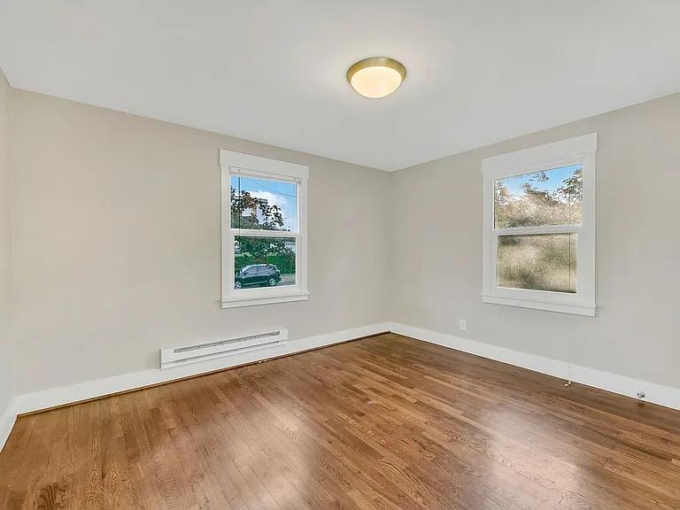 Amazing 4bed/2bath Duplex Close to Seattle University! — Photo 6