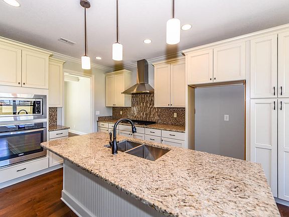 3rd image of 451 Holland Springs Dr