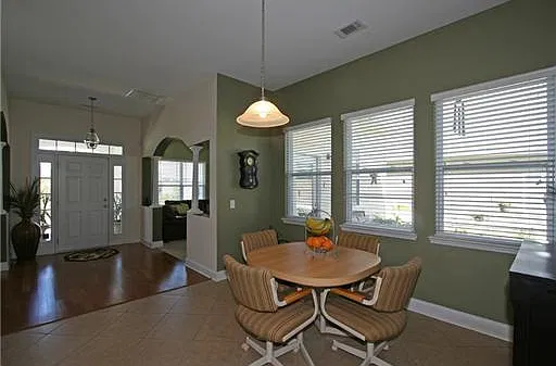 4 bed, 2.5 bath, 2854 sqft, $2,500 — Photo 4