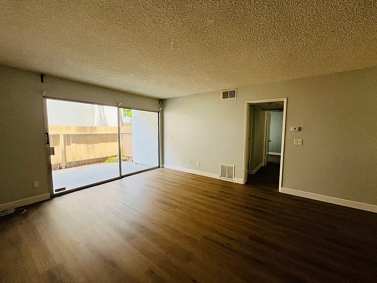 2521 W Sunflower Ave #R1 — Photo 9
