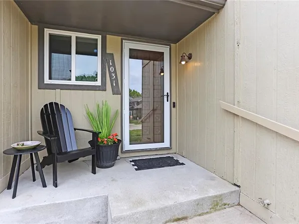 1031 NW 70th Ct, Kansas City, MO 64118