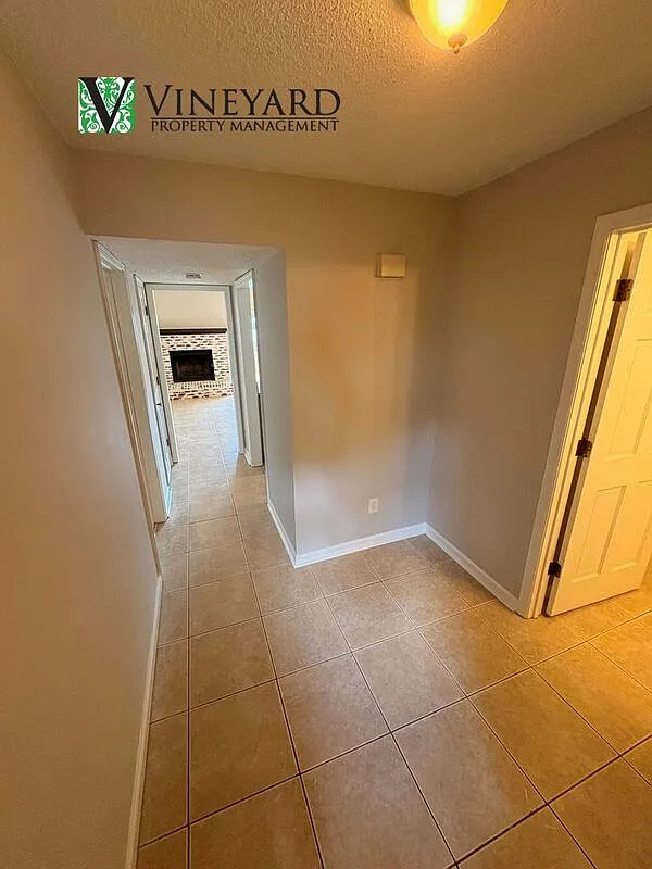 3 bed, 3.0 bath, 1458 sqft, $1,945 — Photo 3