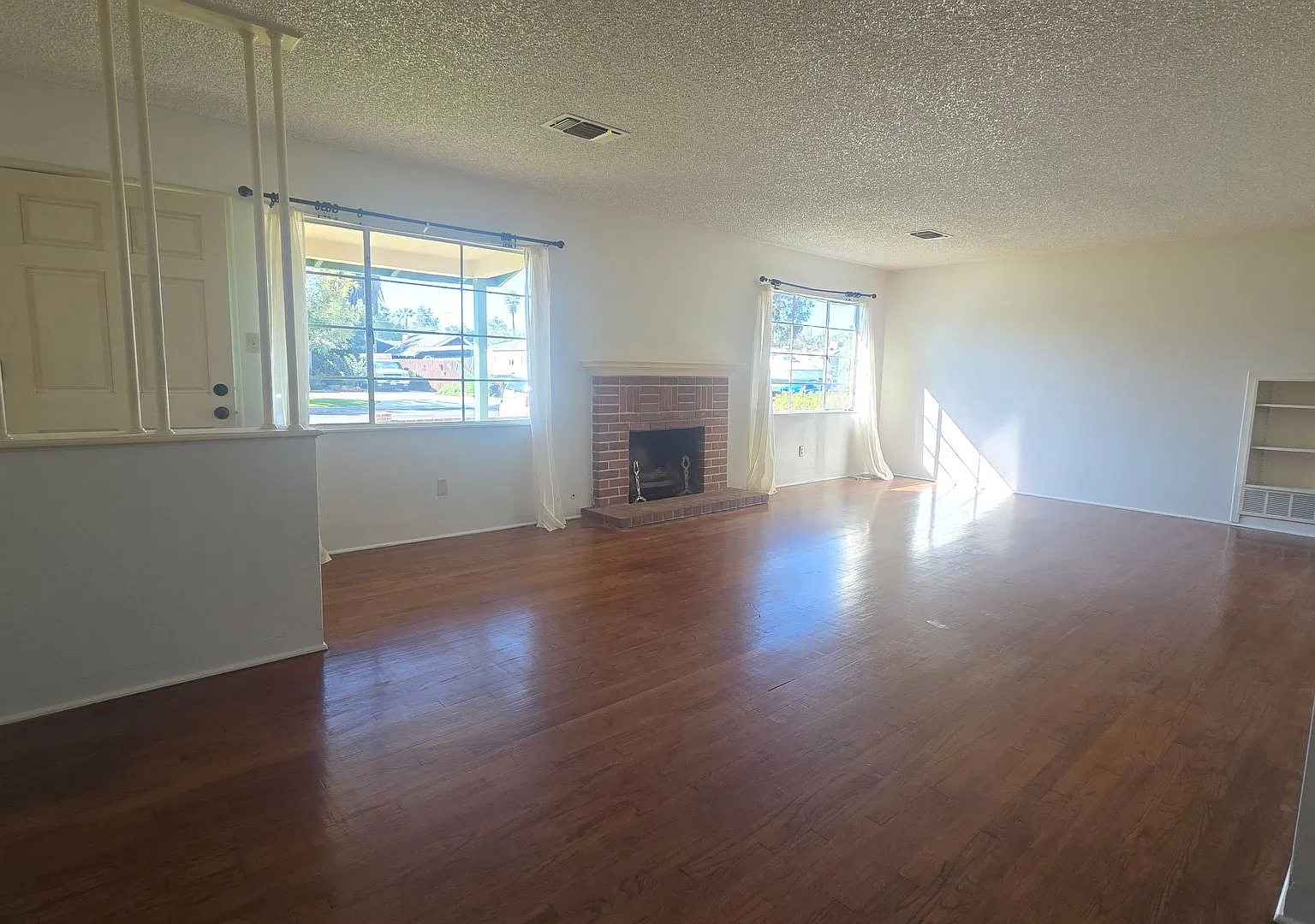 3 Br 1 Ba available Now — Photo 2