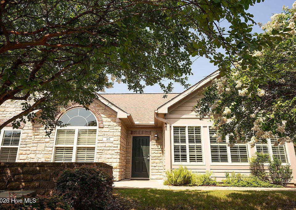 1st image of 123 W Chelsea Court