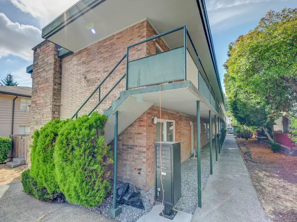 5121 24th Ave NE #2, Seattle, WA 98105