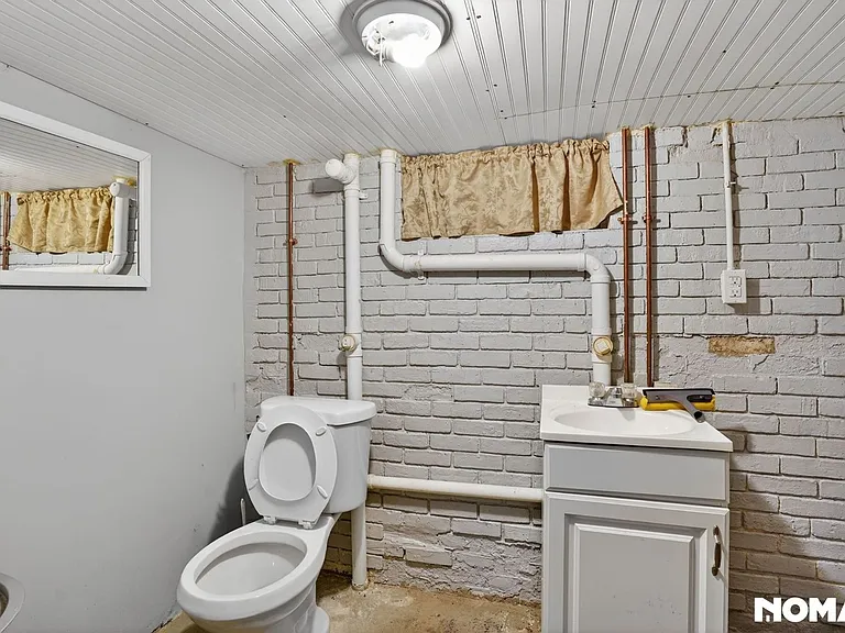38 Prescott St — Photo 17