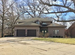 1930 Shore Oak Dr, Decatur, IL 62521