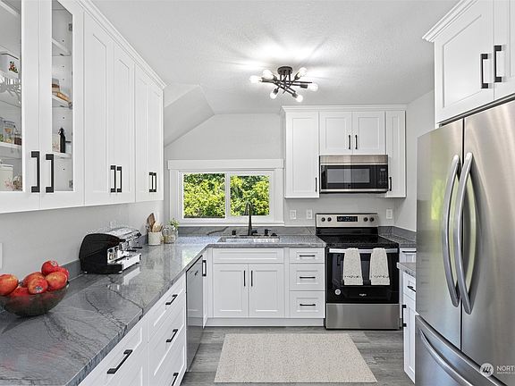 5th image of 1812 E Wright Avenue