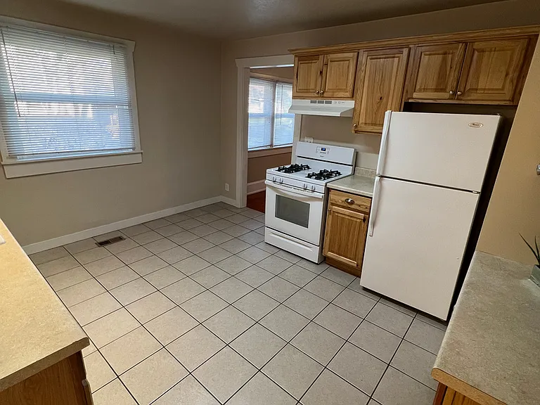 2622 S Green St — Photo 10
