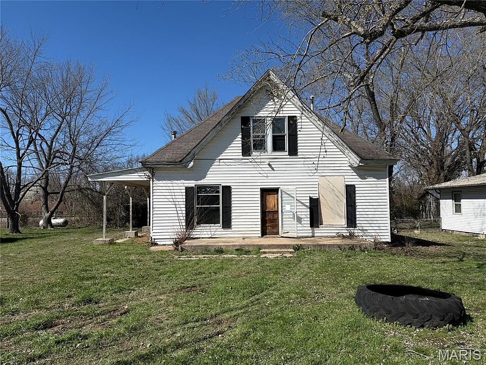 1st image of 718 E Main St