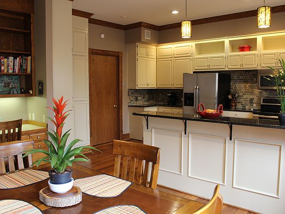 Ample storage in kitchen