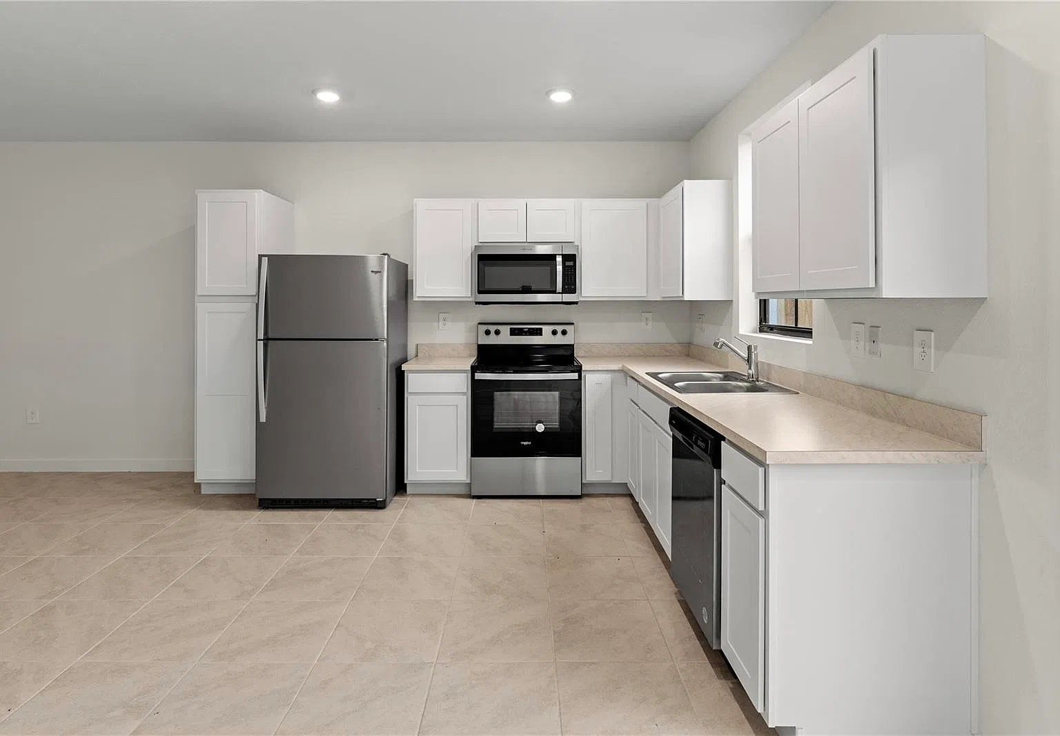 3 bed, 1380 sqft, $2,500 — Photo 3