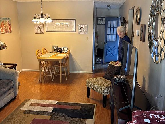 5th image of 1815 Southline St