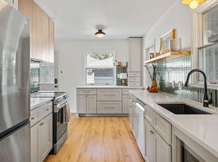 3218 W 88th St, Bloomington, MN 55431