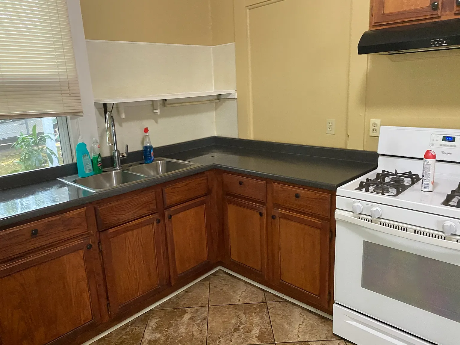 2295 York Ave — Photo 4