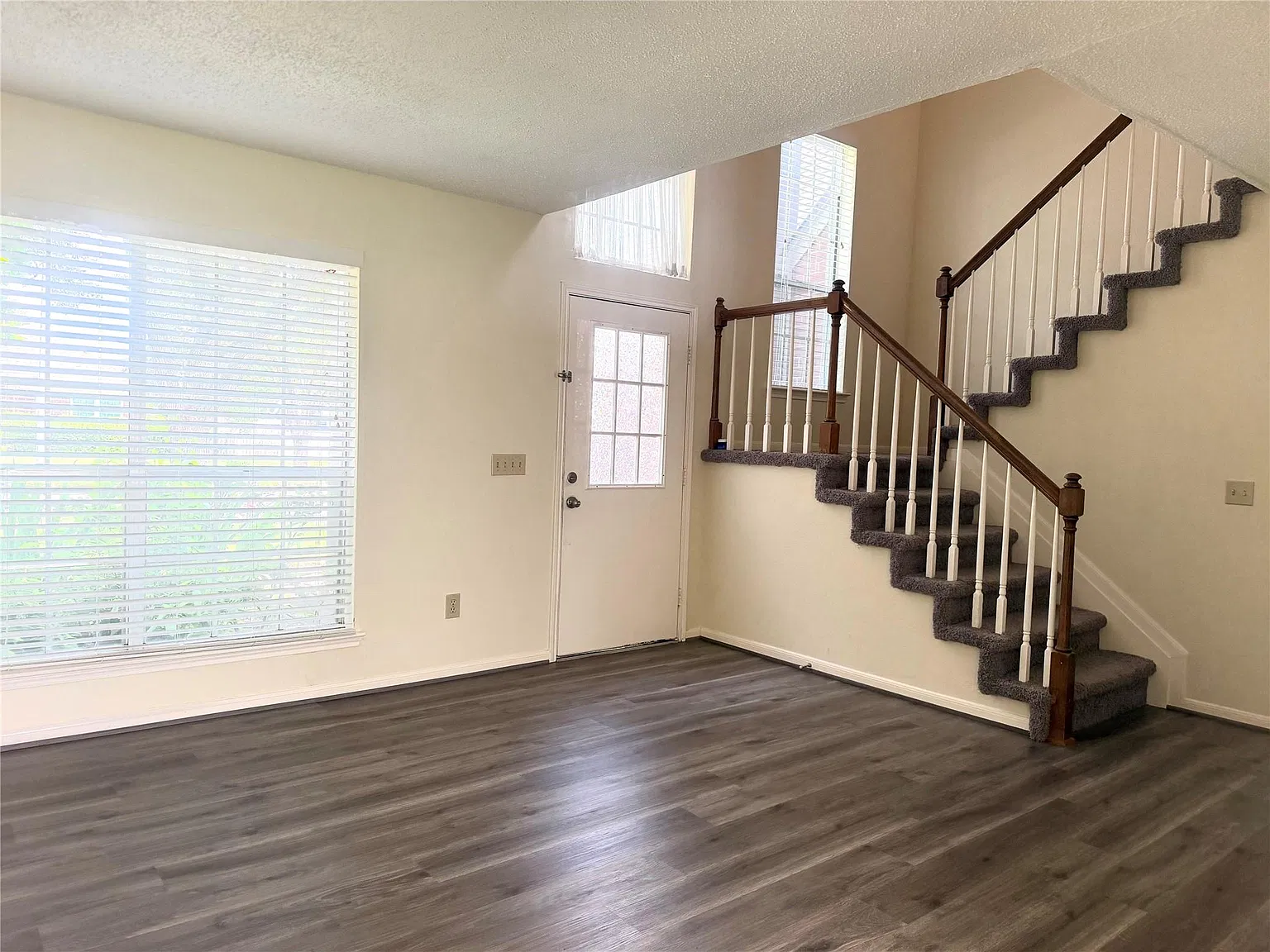 4 bed, 2.5 bath, 1986 sqft, $2,275 — Photo 3