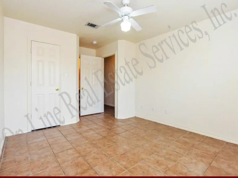 924 Willow Pond St #A — Photo 10