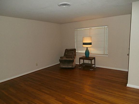 2nd image of 5507 Meadow Creek Ln