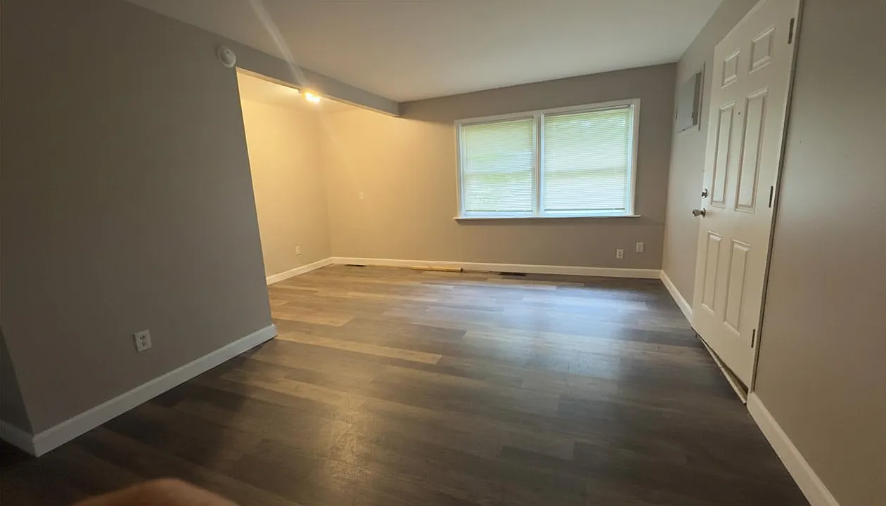 2 bed, $700 — Photo 2