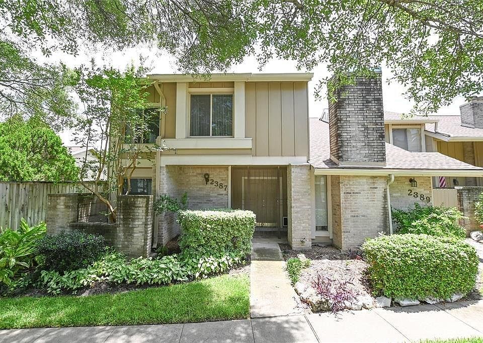 1st image of 2387 Crescent Park Dr #211