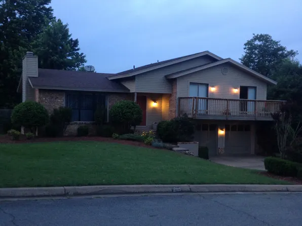 9207 Skypark Dr, Fort Smith, AR 72903
