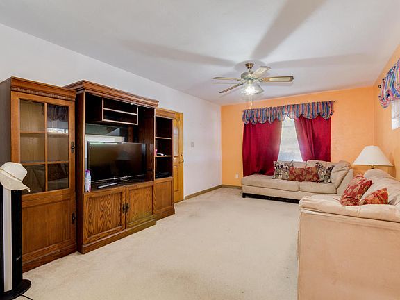 4th image of 42 N Harris Dr