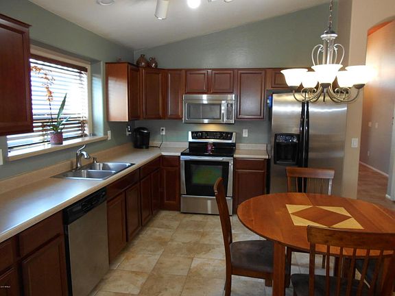 5th image of 403 E Melanie St