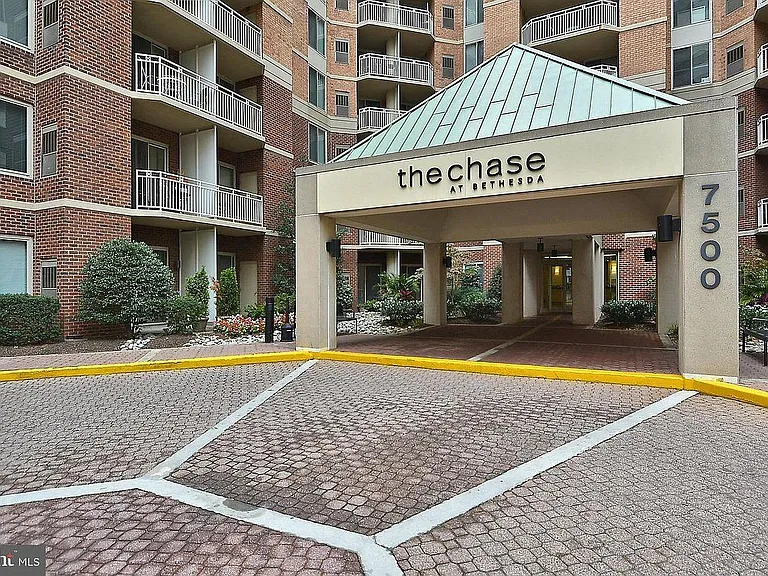 7500 Woodmont Ave #1202 — Photo 27