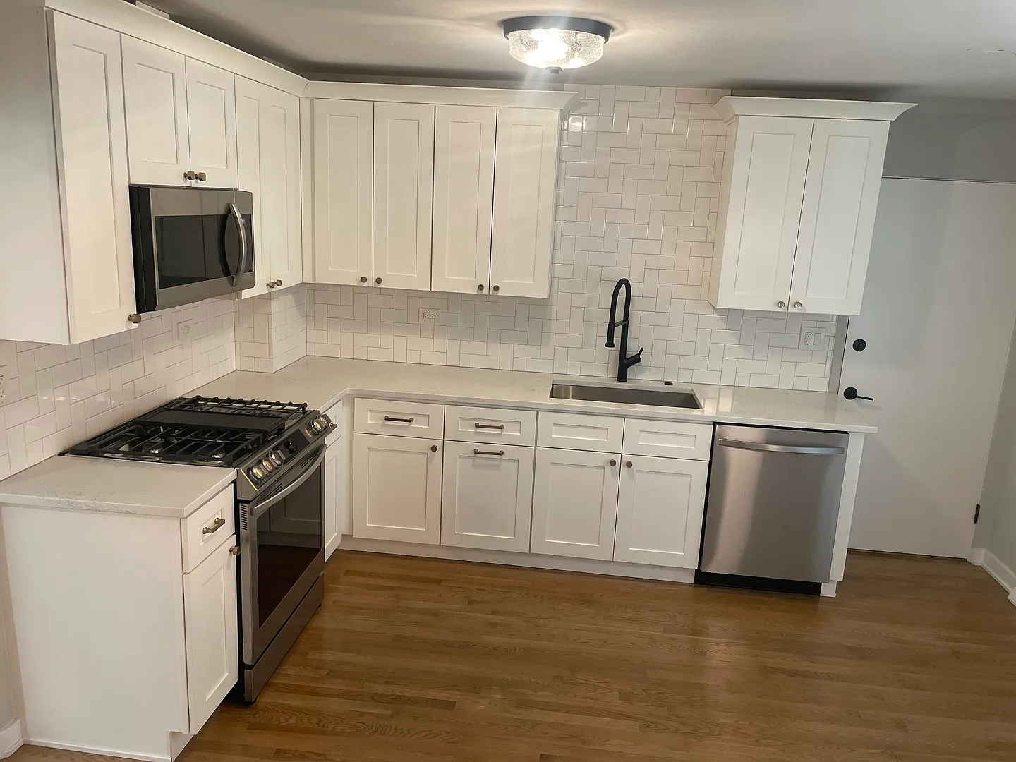 3 bed, 1.5 bath, 1200 sqft, $3,100 — Photo 4
