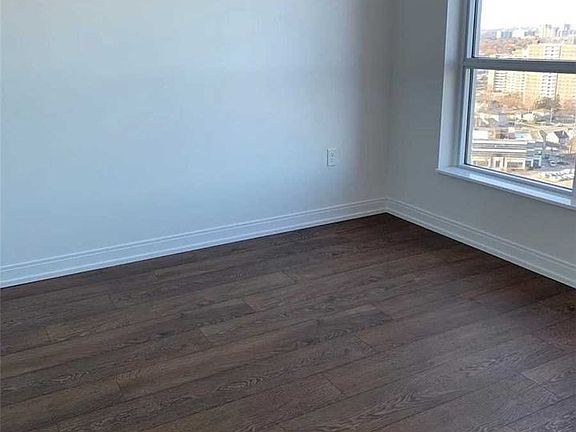 5th image of 275 Village Green Sq #2321