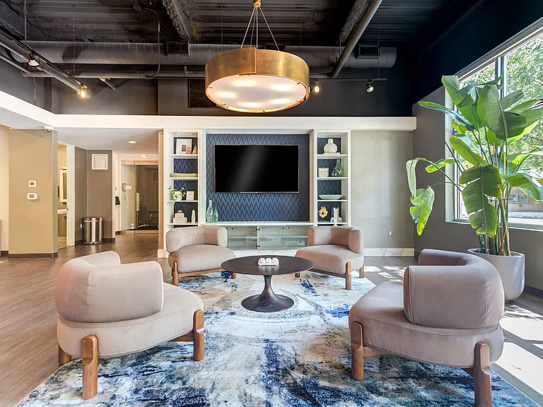 Luxe on Madison — Photo 29