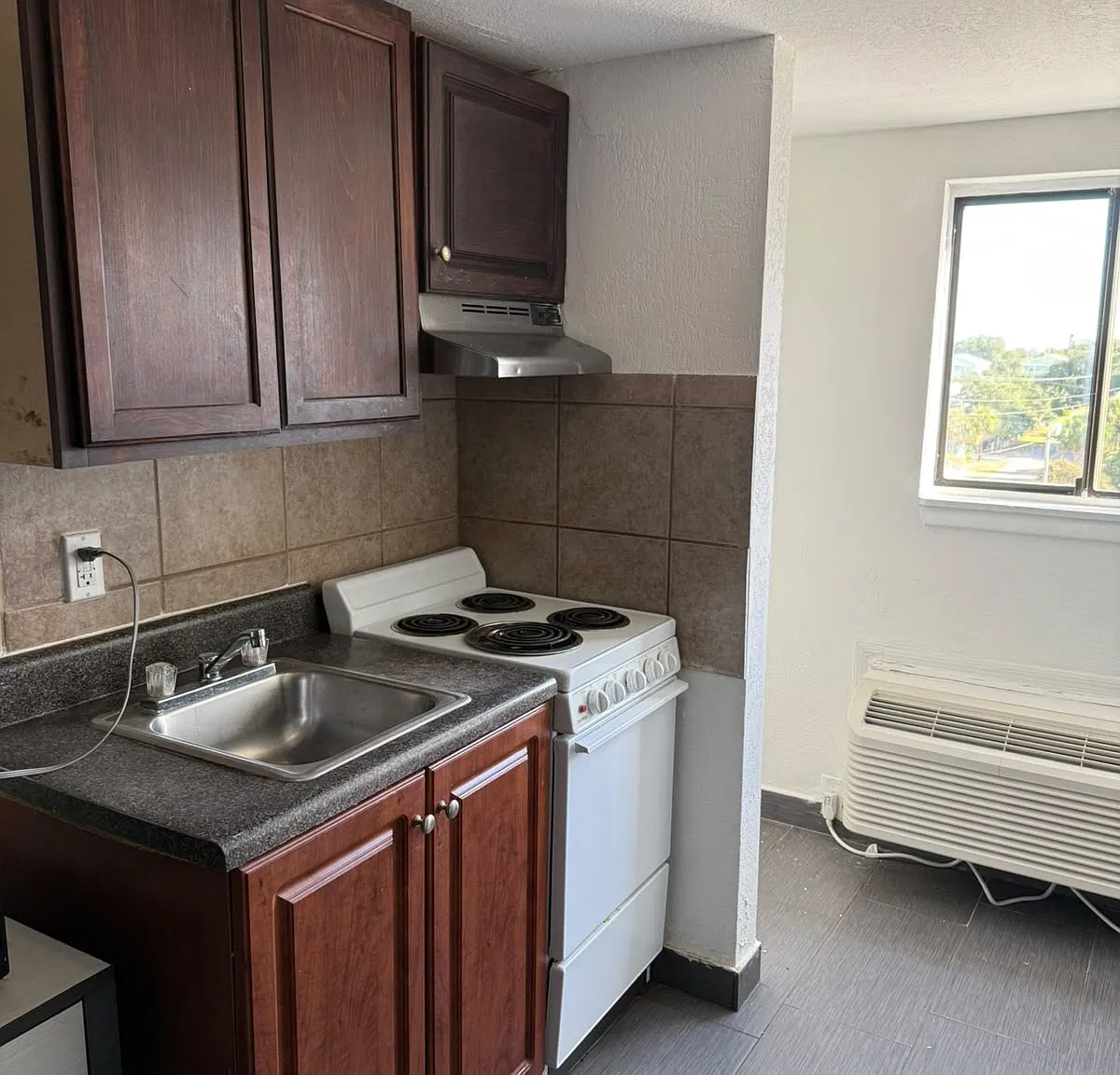 Studio, 1.5 bath, $1,195 — Photo 4