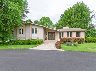 210 Greenwood Dr, Elgin, IL 60120