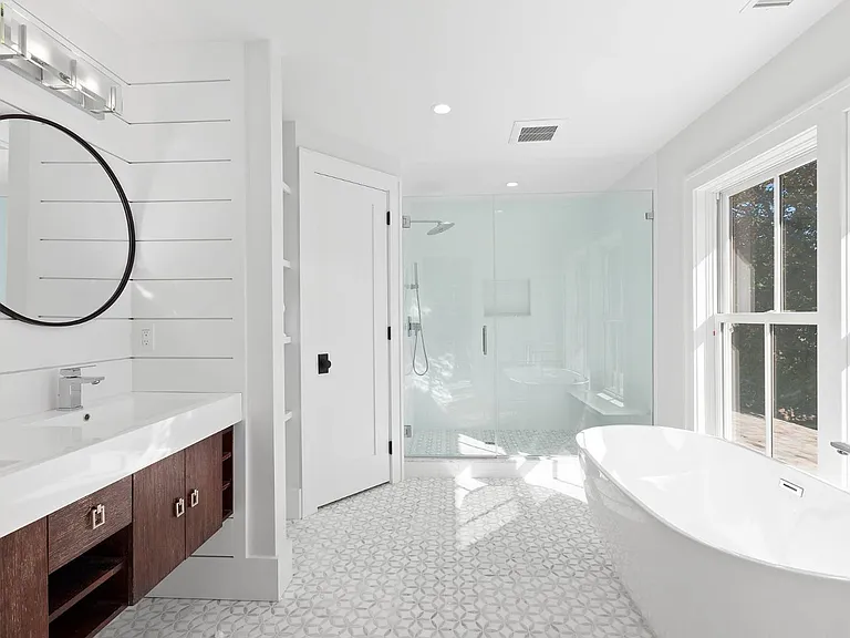8 Greenway Dr — Photo 22
