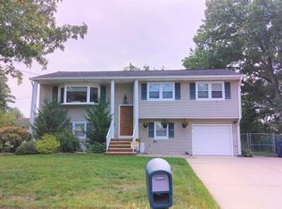 1922 Luke Dr, North Brunswick, NJ 08902