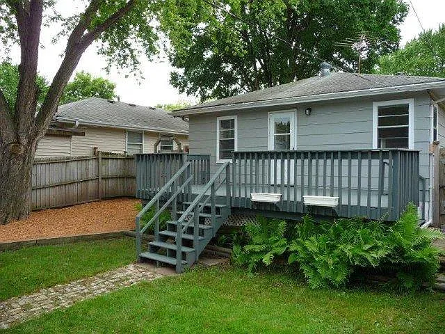 2752 Ewing Ave N — Photo 4