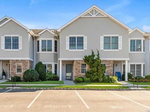 79 Pond View Drive #131, Port Washington, NY 11050