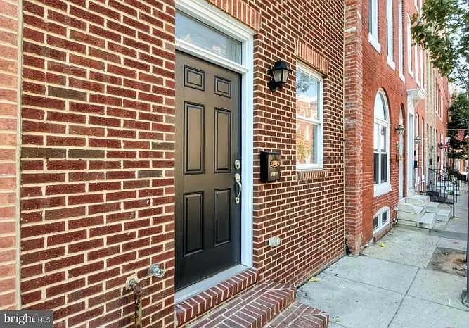 1620 Light St — Photo 2