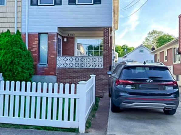 240 Mallory Ave, Staten Island, NY 10305