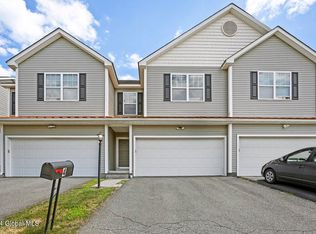 4 Amalia Ln, Rensselaer, NY 12144
