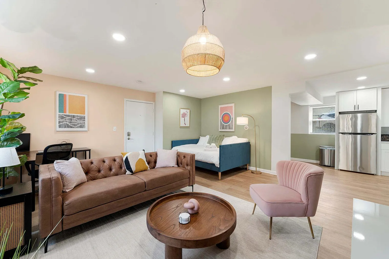 1 bed, 1.0 bath, 893 sqft, $3,223 — Photo 2