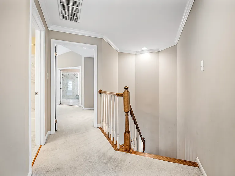 10186 Castlewood Ln — Photo 17