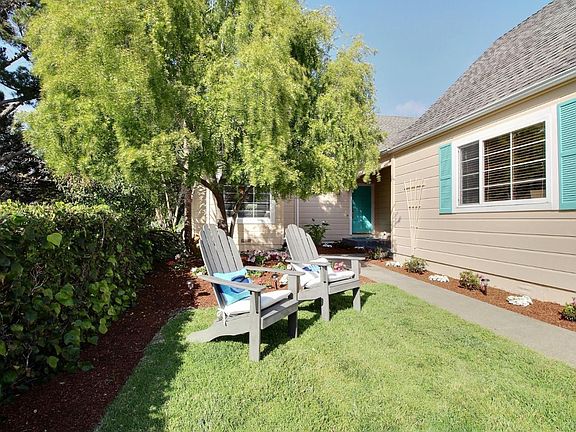 2nd image of 25 Pinehurst Ln