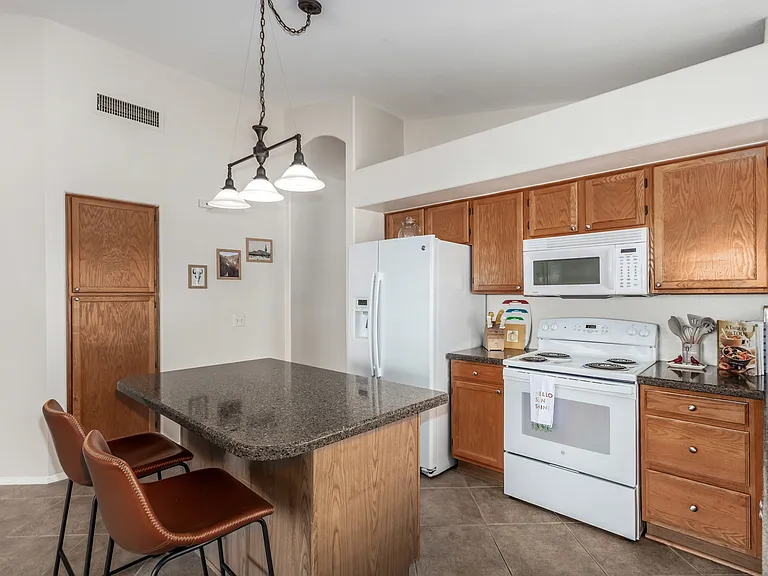7724 W Topeka Dr — Photo 16